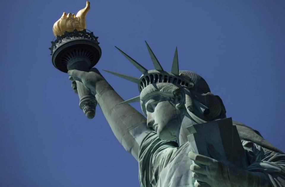 Статуя Свободы в Америке хотят снести